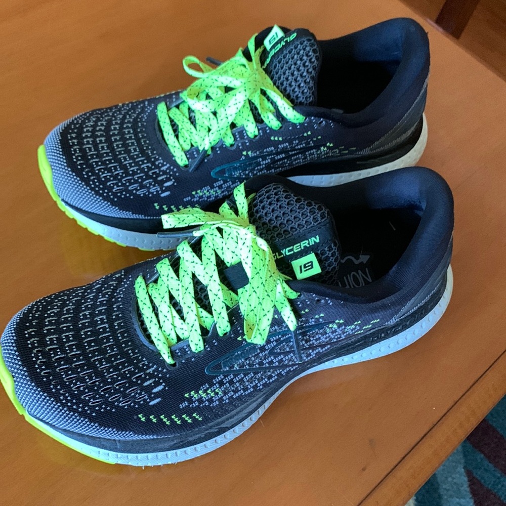 Like new Brooks glycerin 19 running shoes.